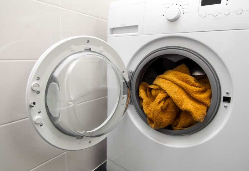 People Doing Laundry People Doing Laundry