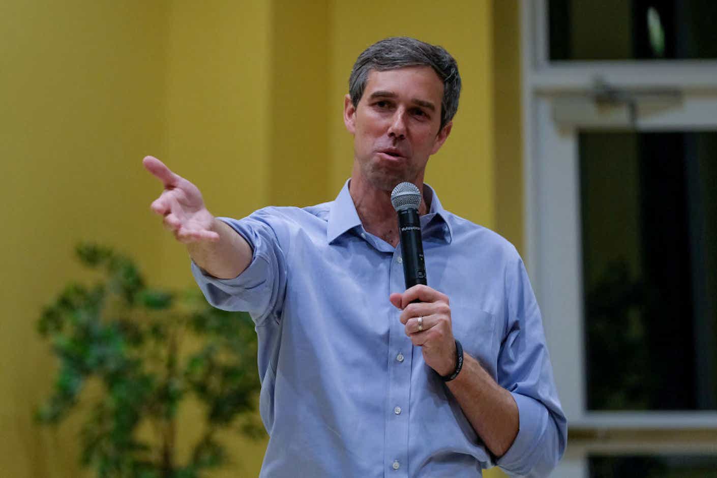 Presidential candidate Beto O'Rourke discusses gun violence