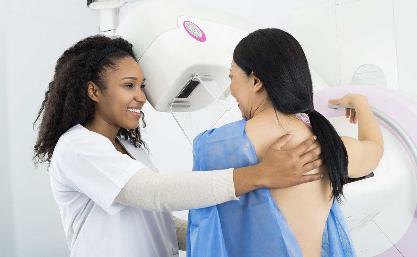 Woman gets mammogram