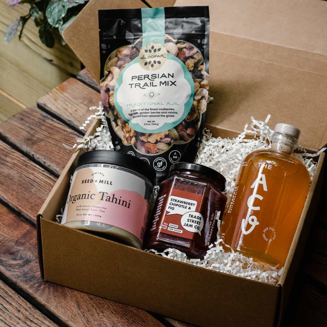 Gift box containing spices and edible goodies