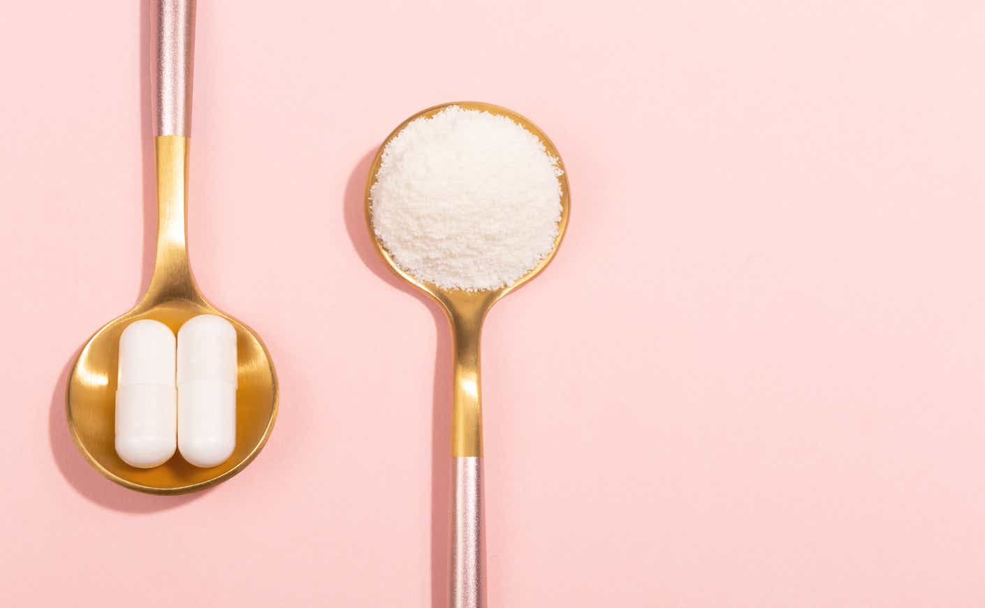 a spoon with collagen capsules and another spoon with collagen powder