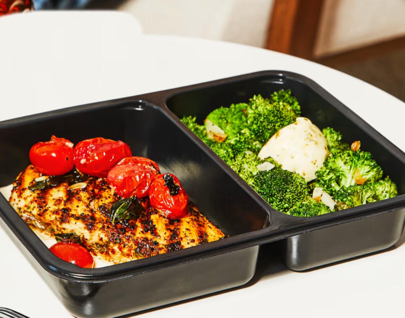 Factor meal with chicken and broccoli on a table