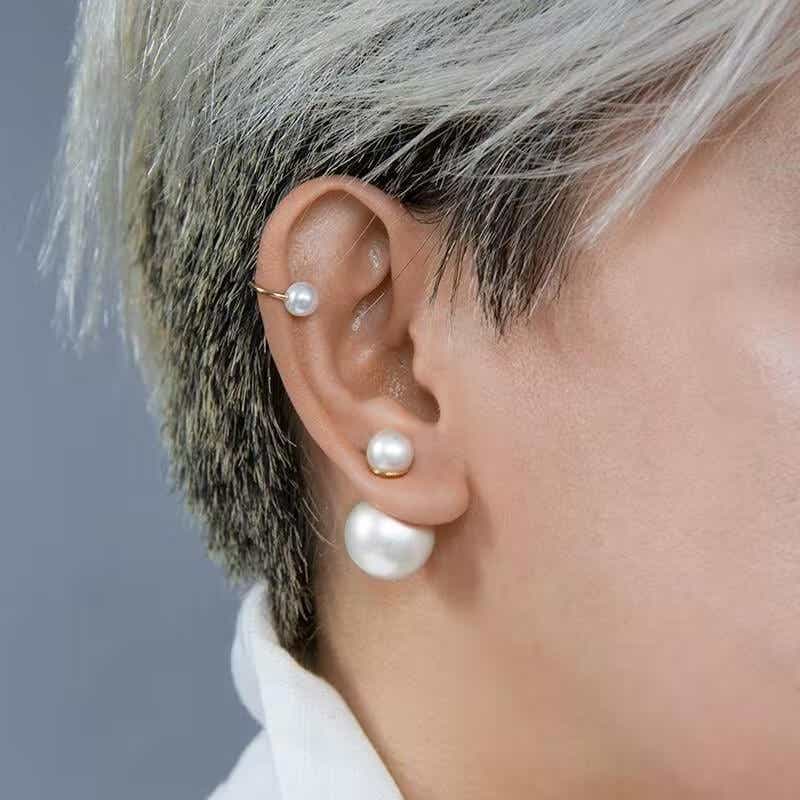 maison miru pearl earrings on model