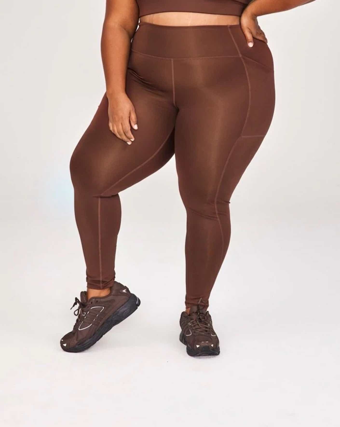 woman wearing brown leggings