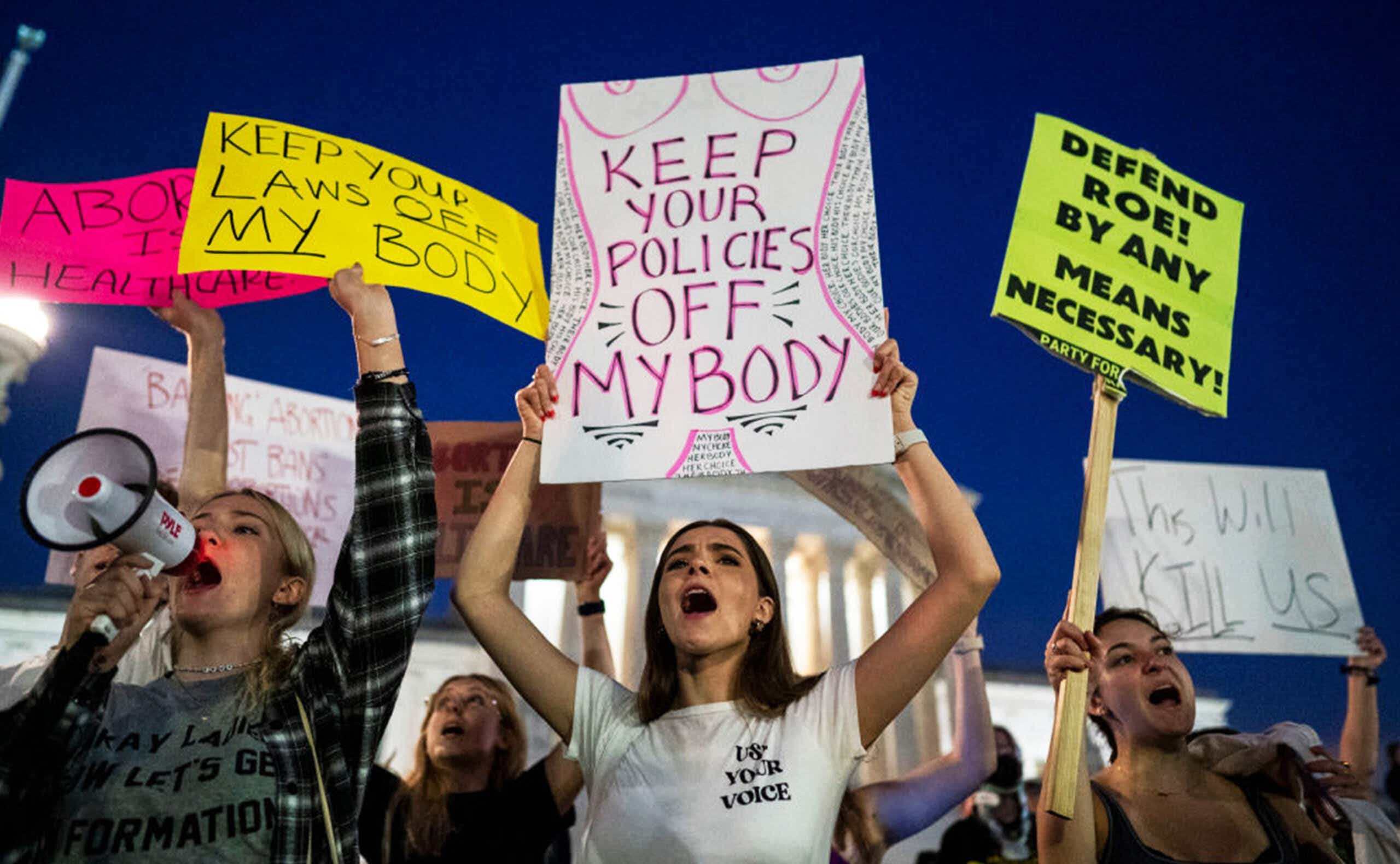 Women protest the Supreme Court's decision about Roe v Wade