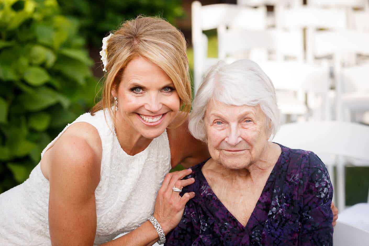 katie couric and her mom at her wedding