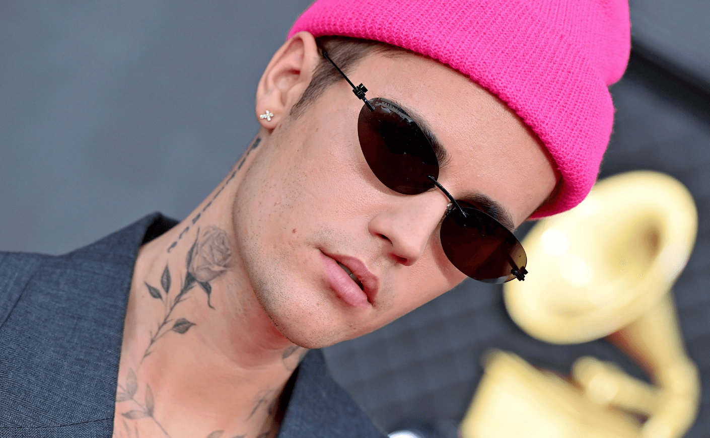 Justin Bieber in a pink hat