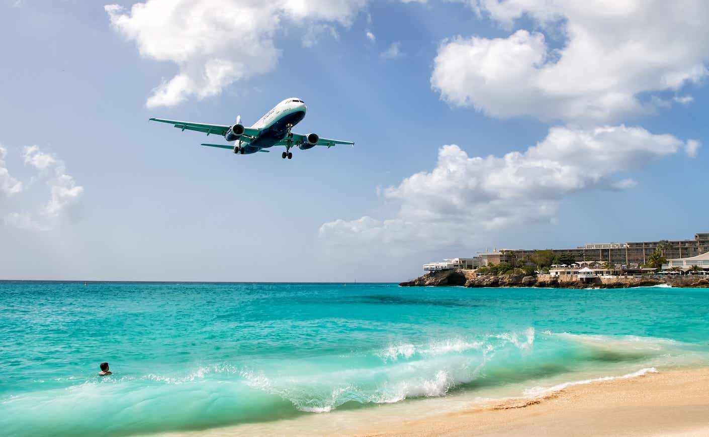 picture of a plane landing over maho beach