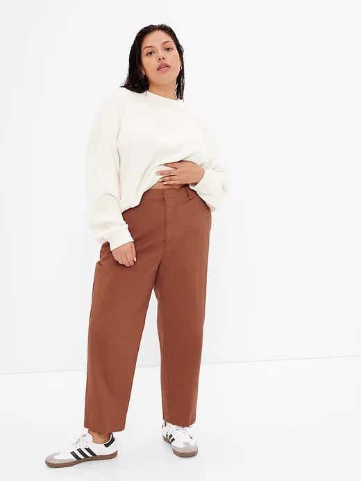 woman wearing brown chinos