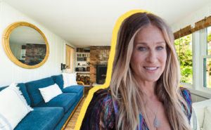 sarah jessica parker in front of her hamptons living room