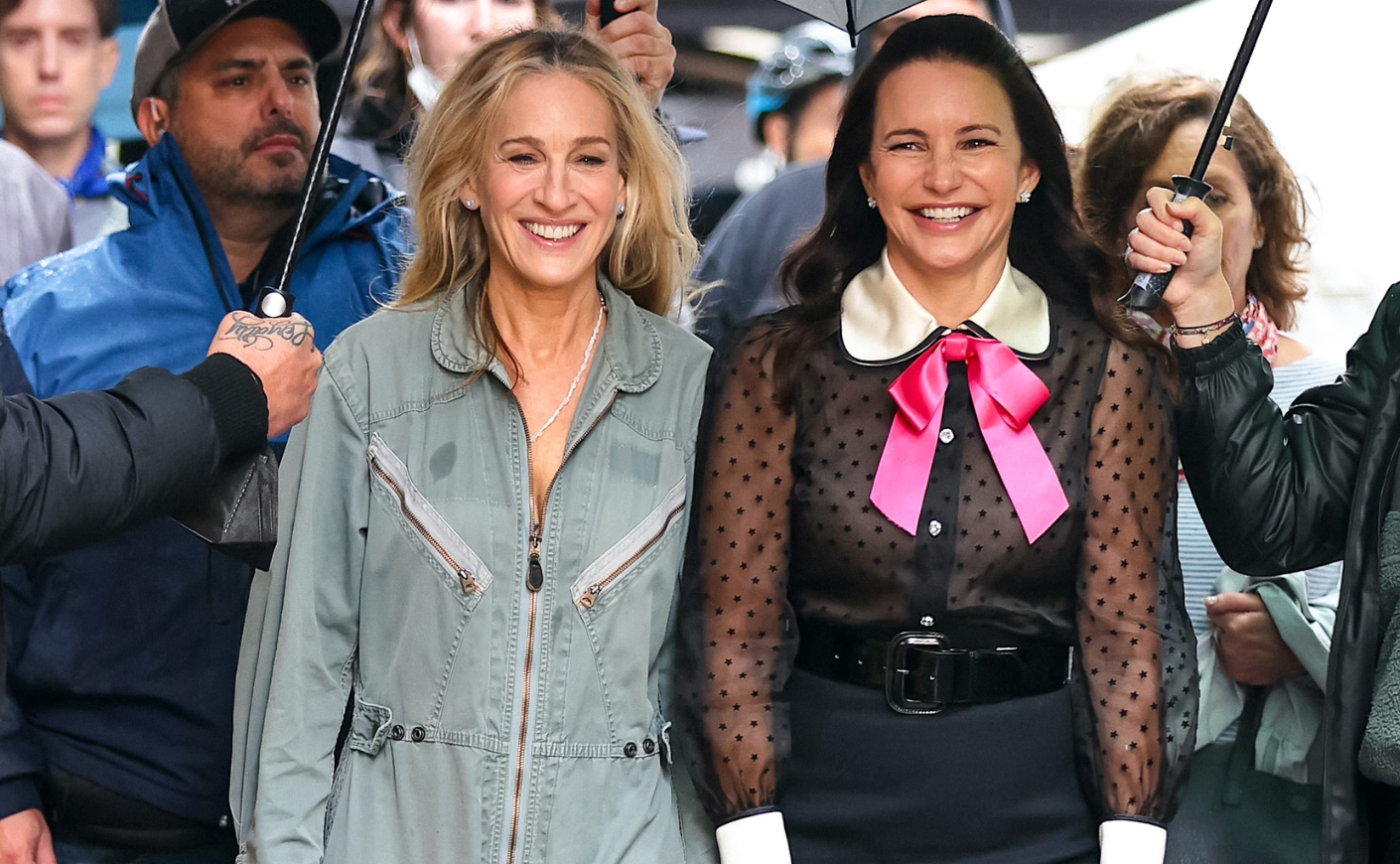 Sarah Jessica Parker Carries $890 Pigeon Purse on 'And Just Like That