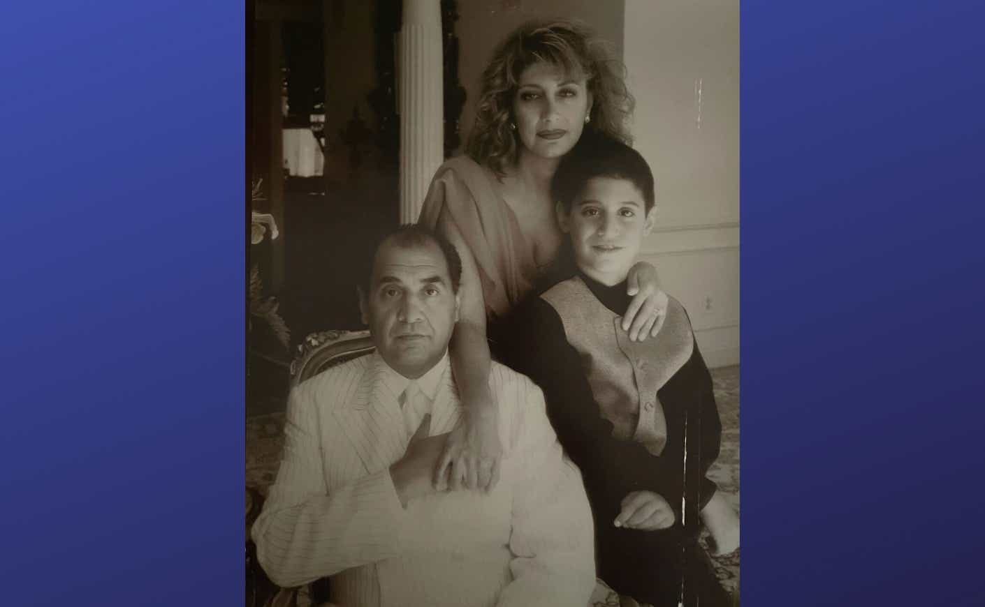 dr. sean saadat as a young boy with his parents