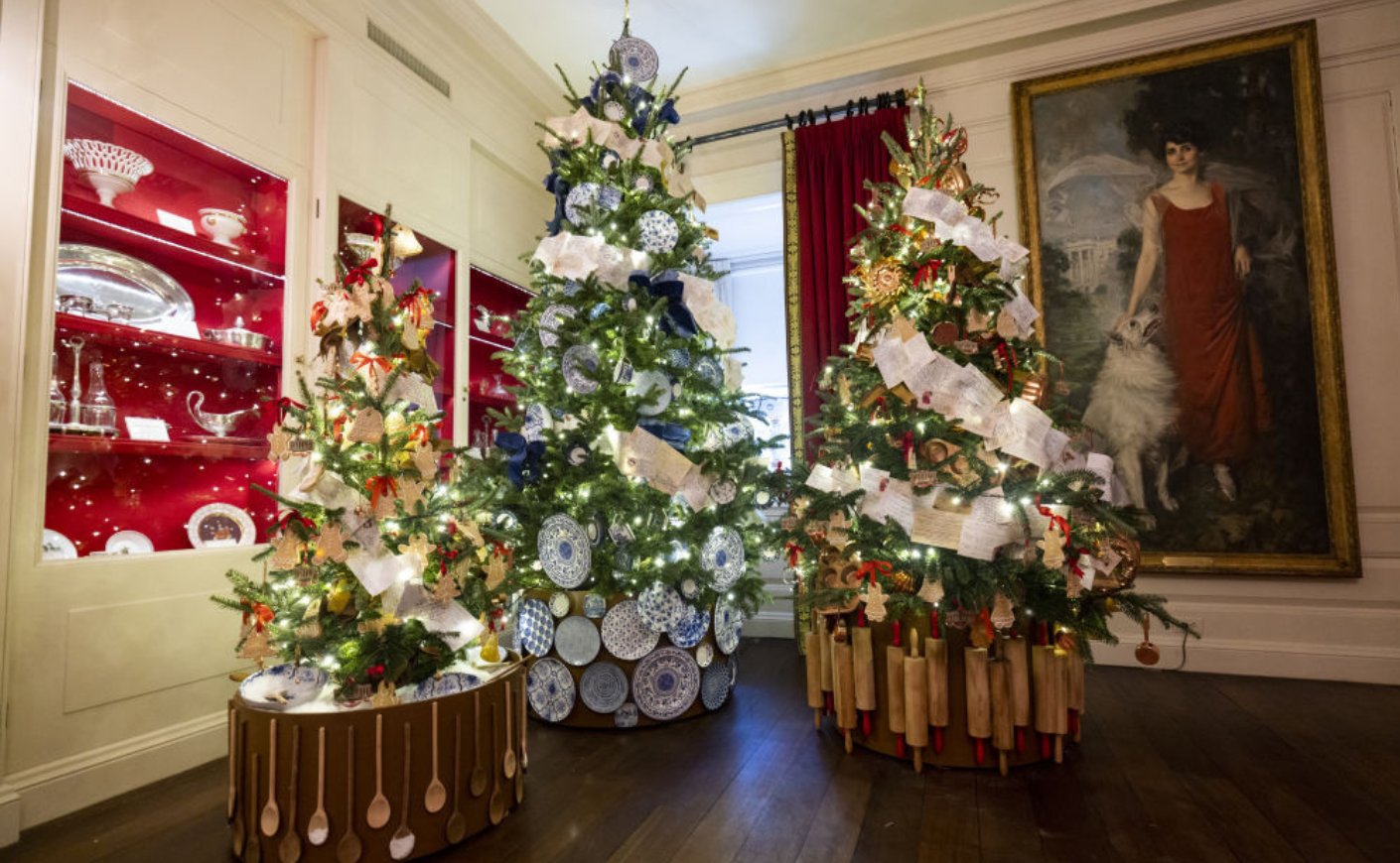 See Photos Of White House S 2022 Christmas Decorations   Holiday WEB 1 2 