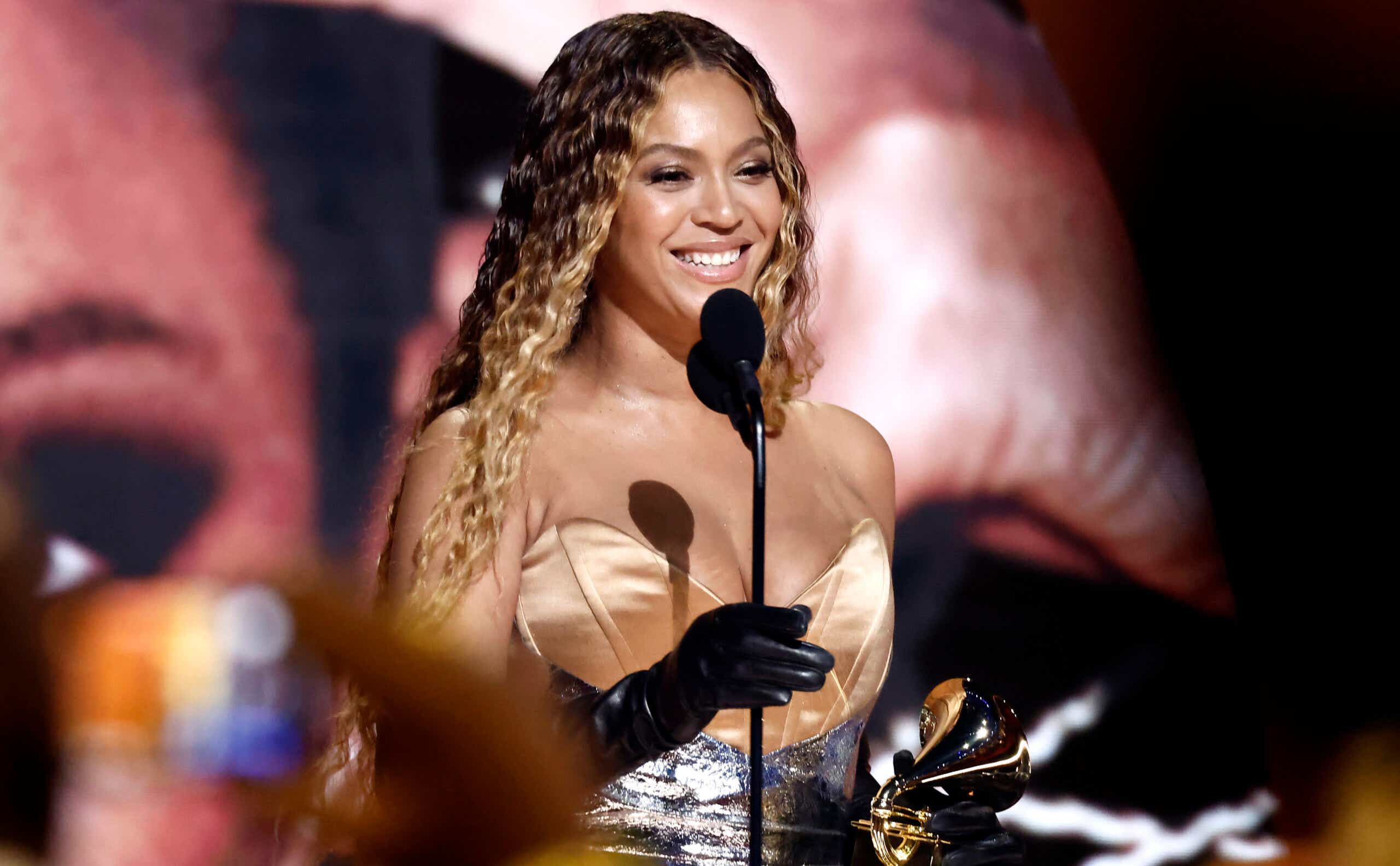 Beyoncé accepts Best Dance/Electronic Music Album