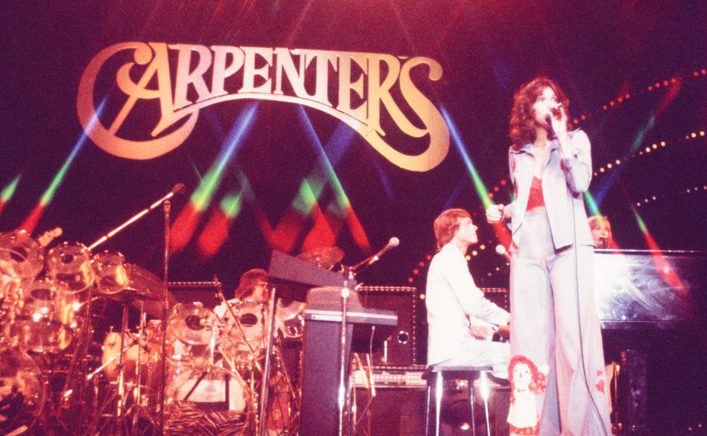 Karen Carpenter performs on stage