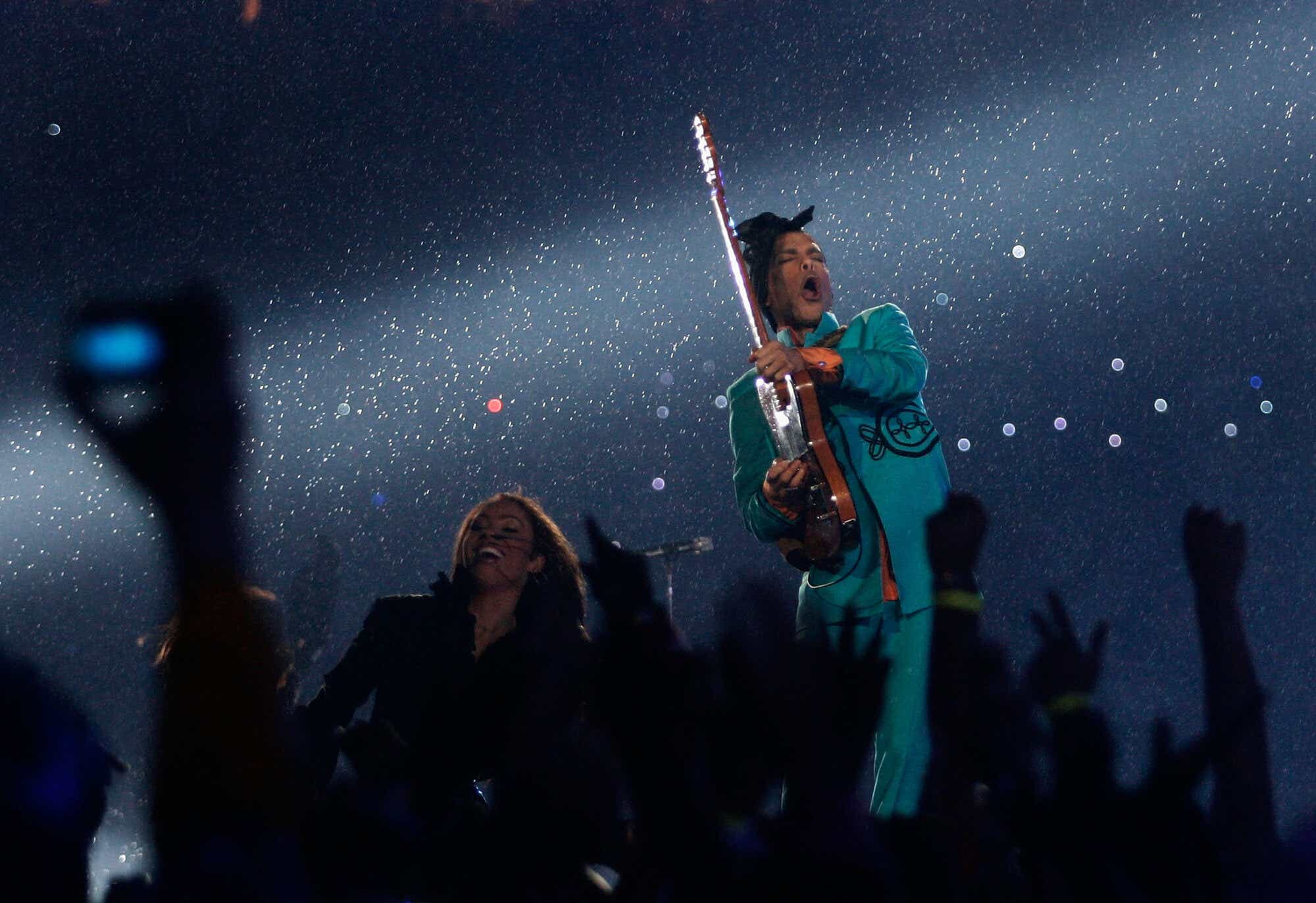 Those drones in the Super Bowl halftime show weren't flying live - CBS News