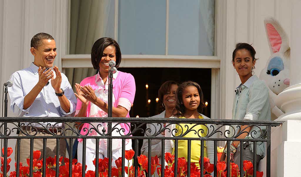 Michelle Obama claps on white house balcony