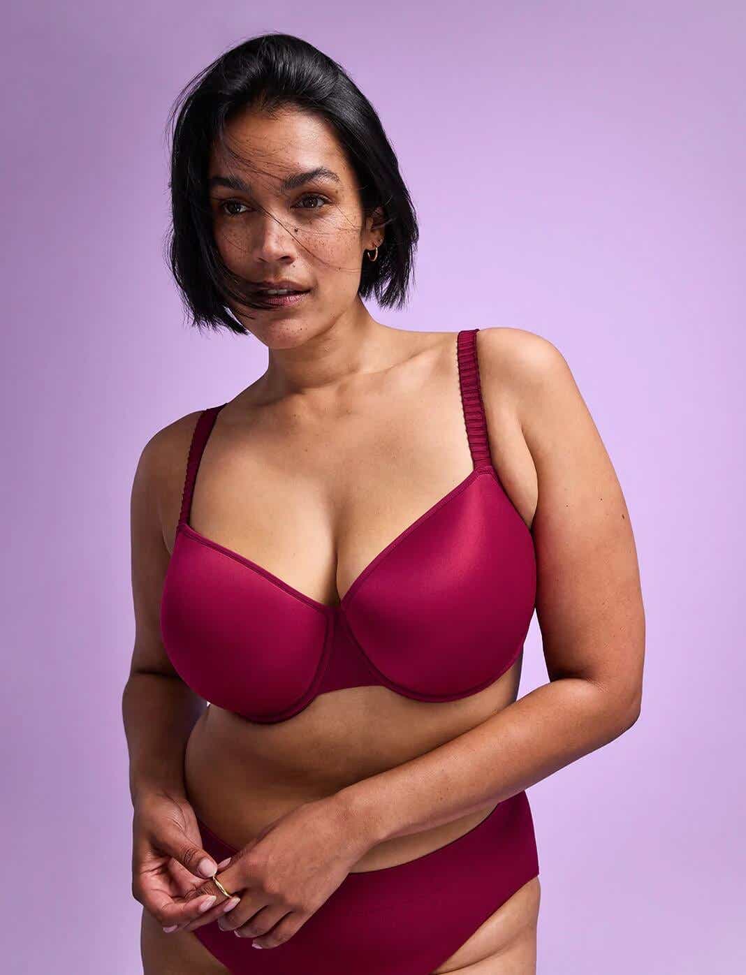 Woman shares pics of her big boobs in different size bras and is