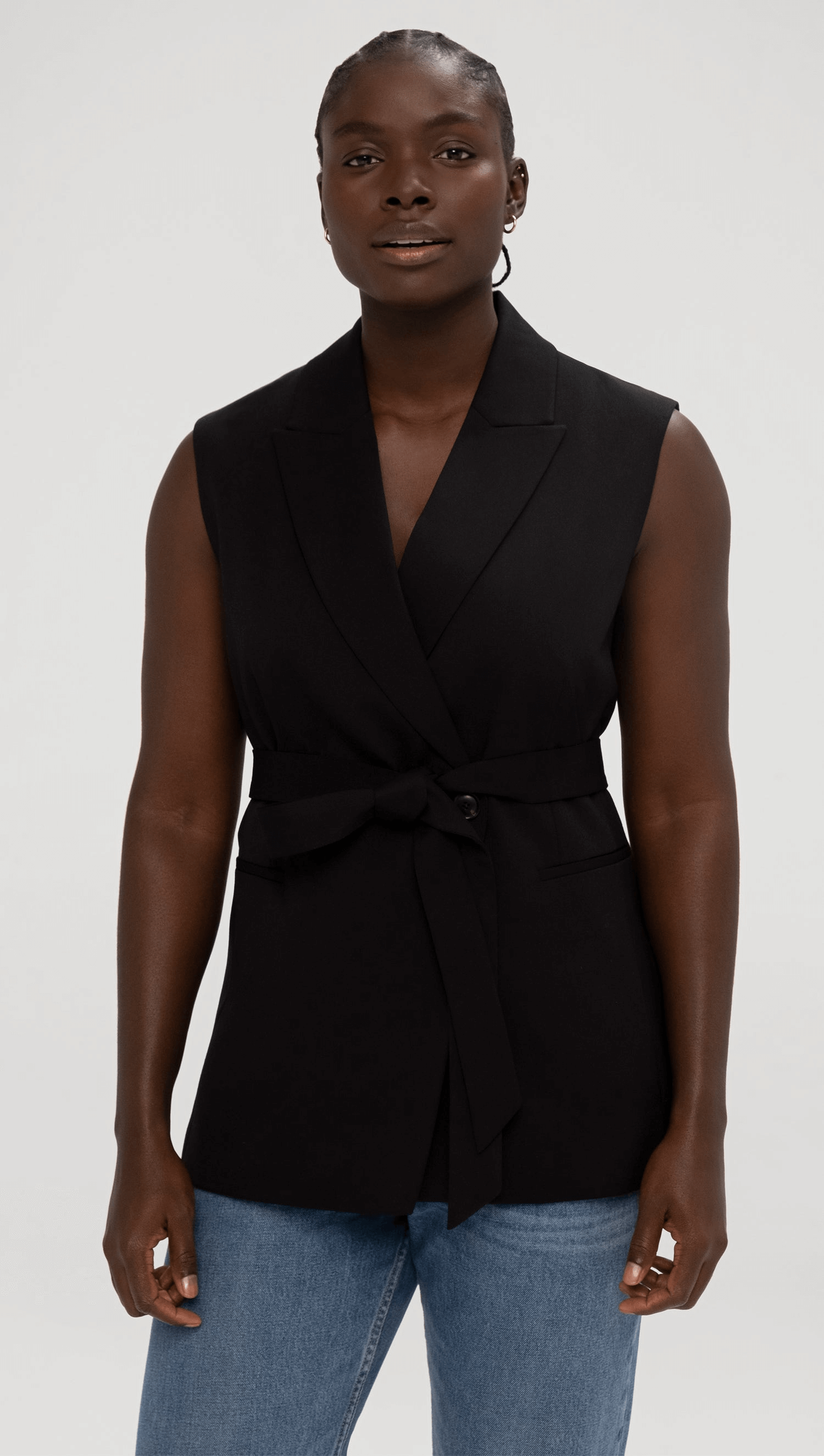 argent sleeveless blazer