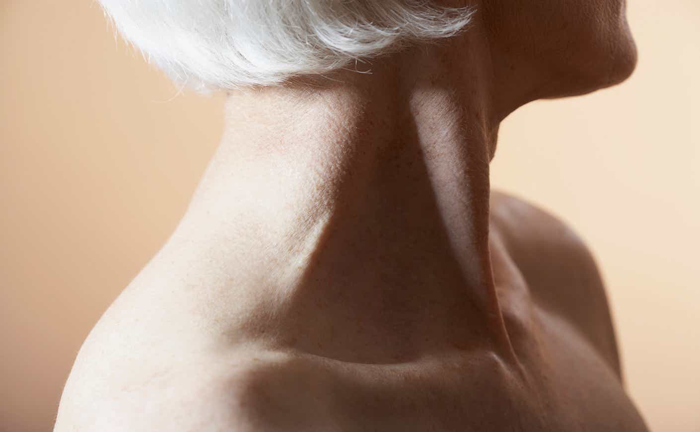 neck of model with white hair