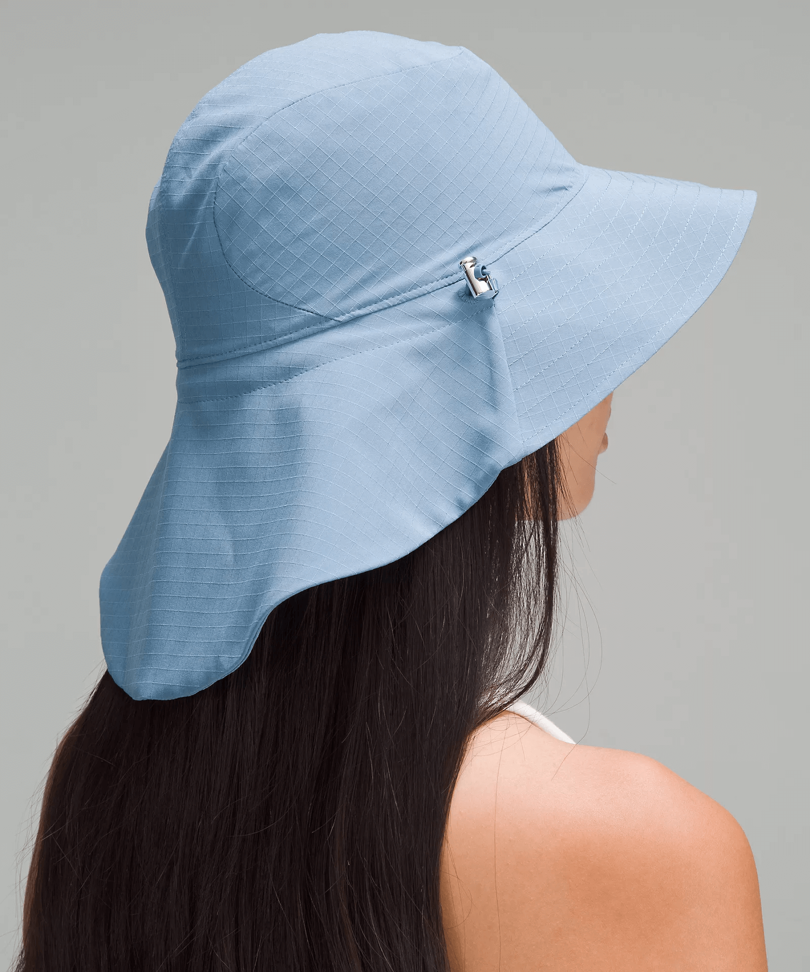 cinchable wide brim bucket hat