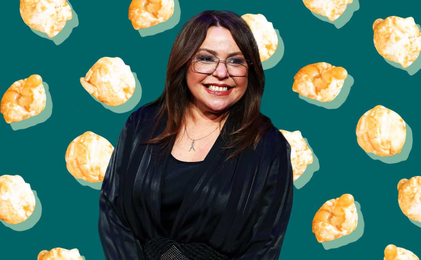 Rachael Ray in front of kettle corn.