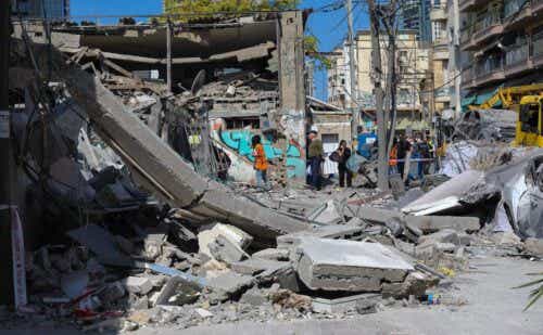 A building that collapsed following the fall of a rocket in south Tel Aviv, today October 8, 2023.