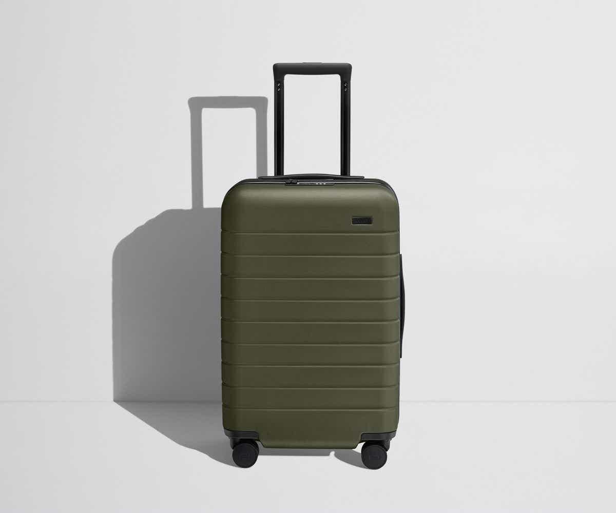 Away carry-on flex olive green