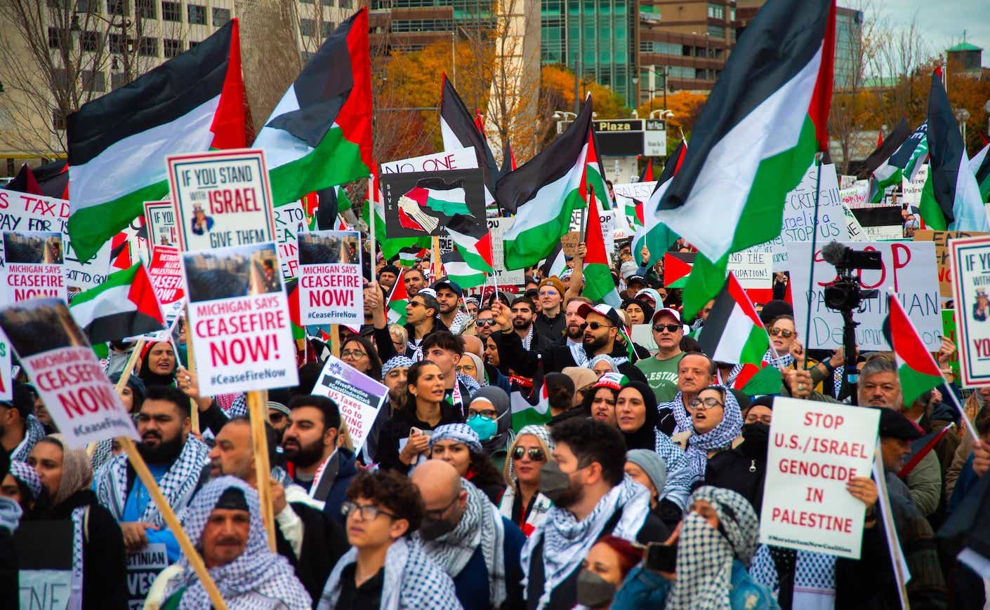 crowd of people protesting the israel hamas war in detroit