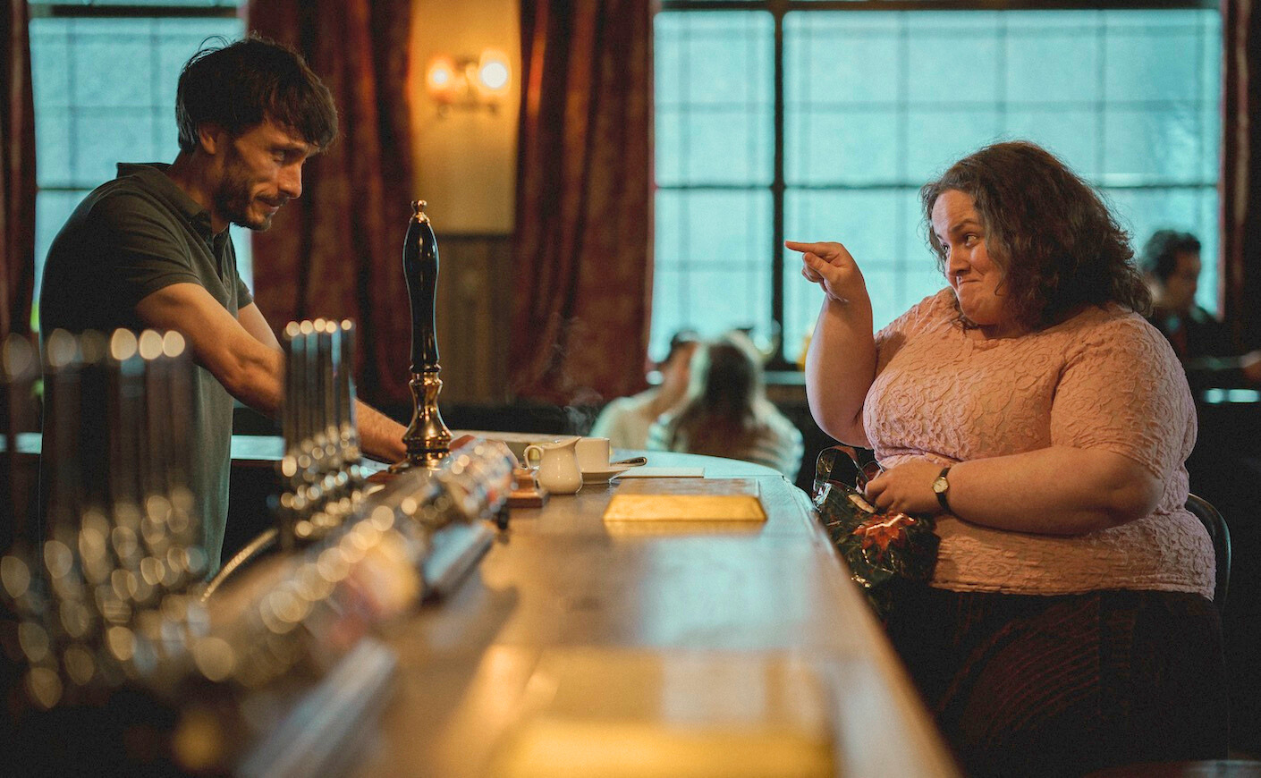 Donny and Martha on opposite sides of the bar in Baby Reindeer