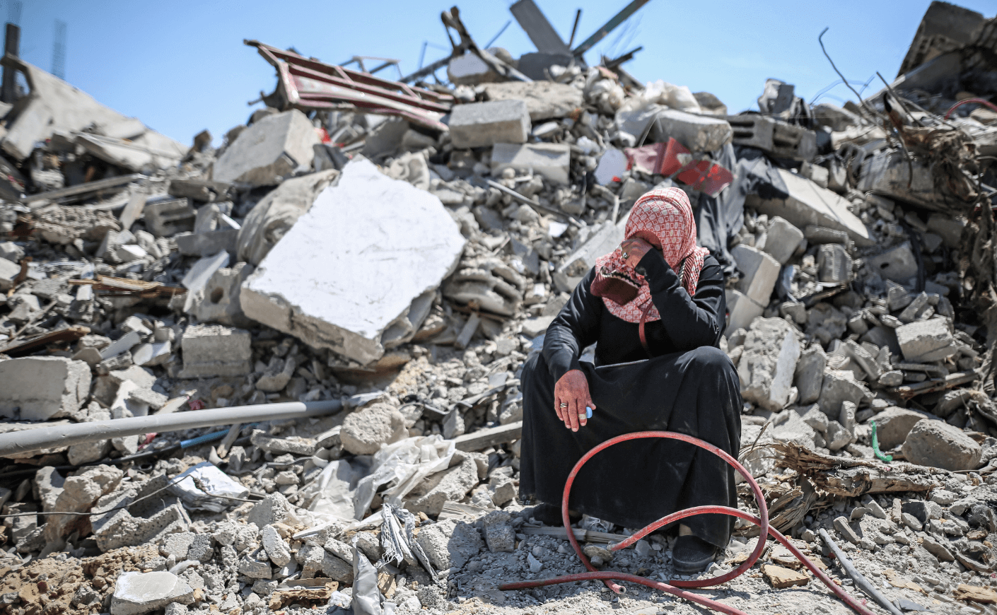 woman crying in Gaza