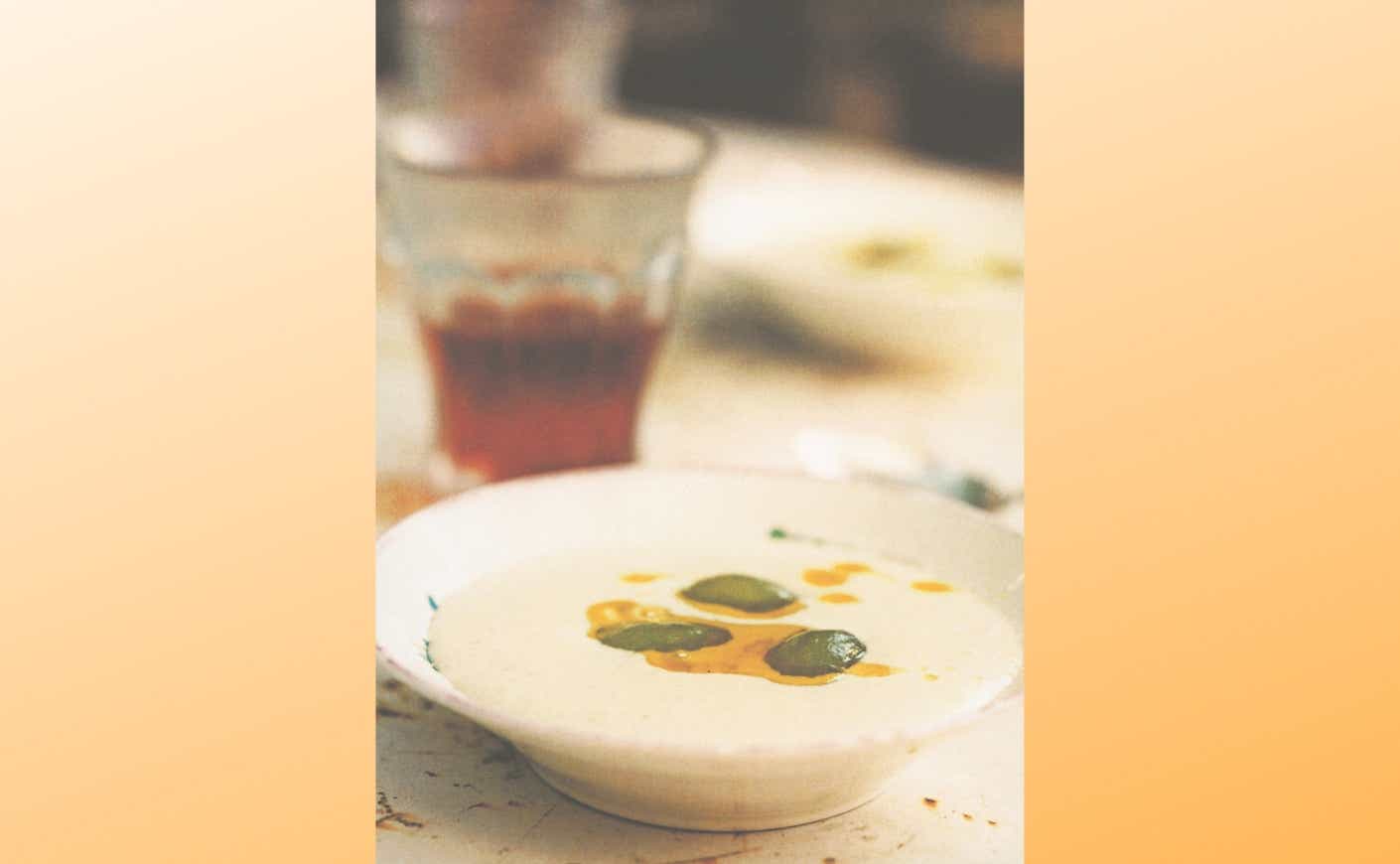 a bowl of ajo blanco