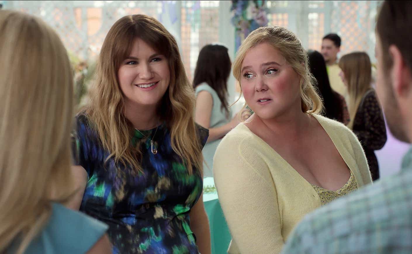 jillian bell and amy schumer on set of kinda pregnant