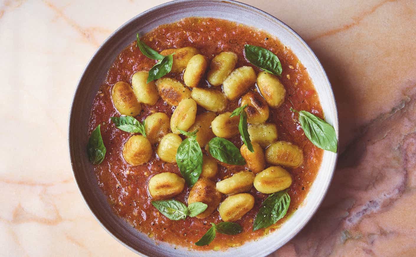 A dish of gnocchi con tomate.