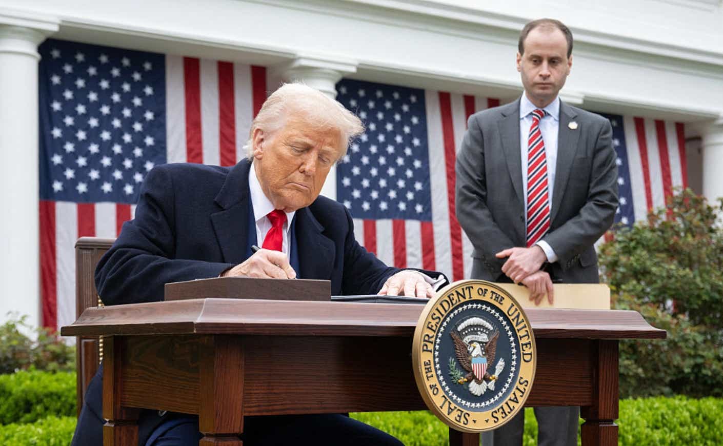 Trump signs order for tariffs