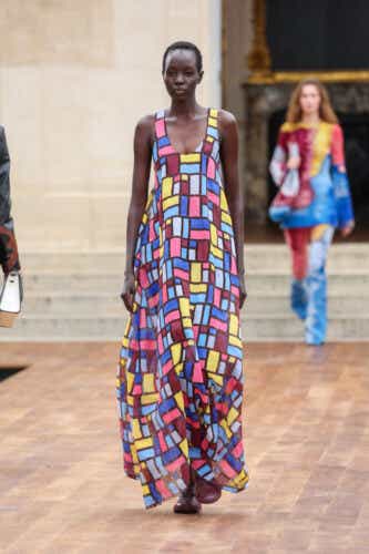PARIS, FRANCE - SEPTEMBER 30: (EDITORIAL USE ONLY - For Non-Editorial use please seek approval from Fashion House) A model walks the runway during the Gabriela Hearst Paris Womenswear Spring-Summer 2025 show as part of Paris Fashion Week on September 30, 2024 in Paris, France. (Photo by Peter White/Getty Images)