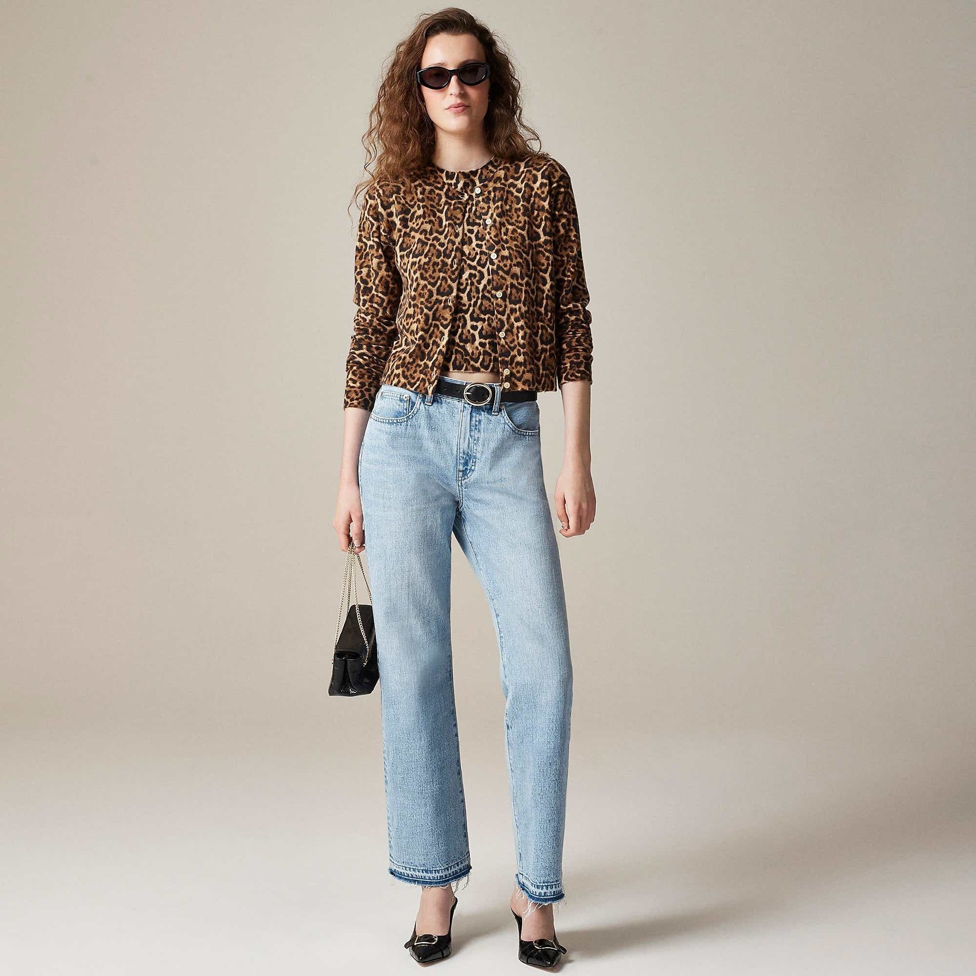 Featherweight cashmere cardigan in leopard print