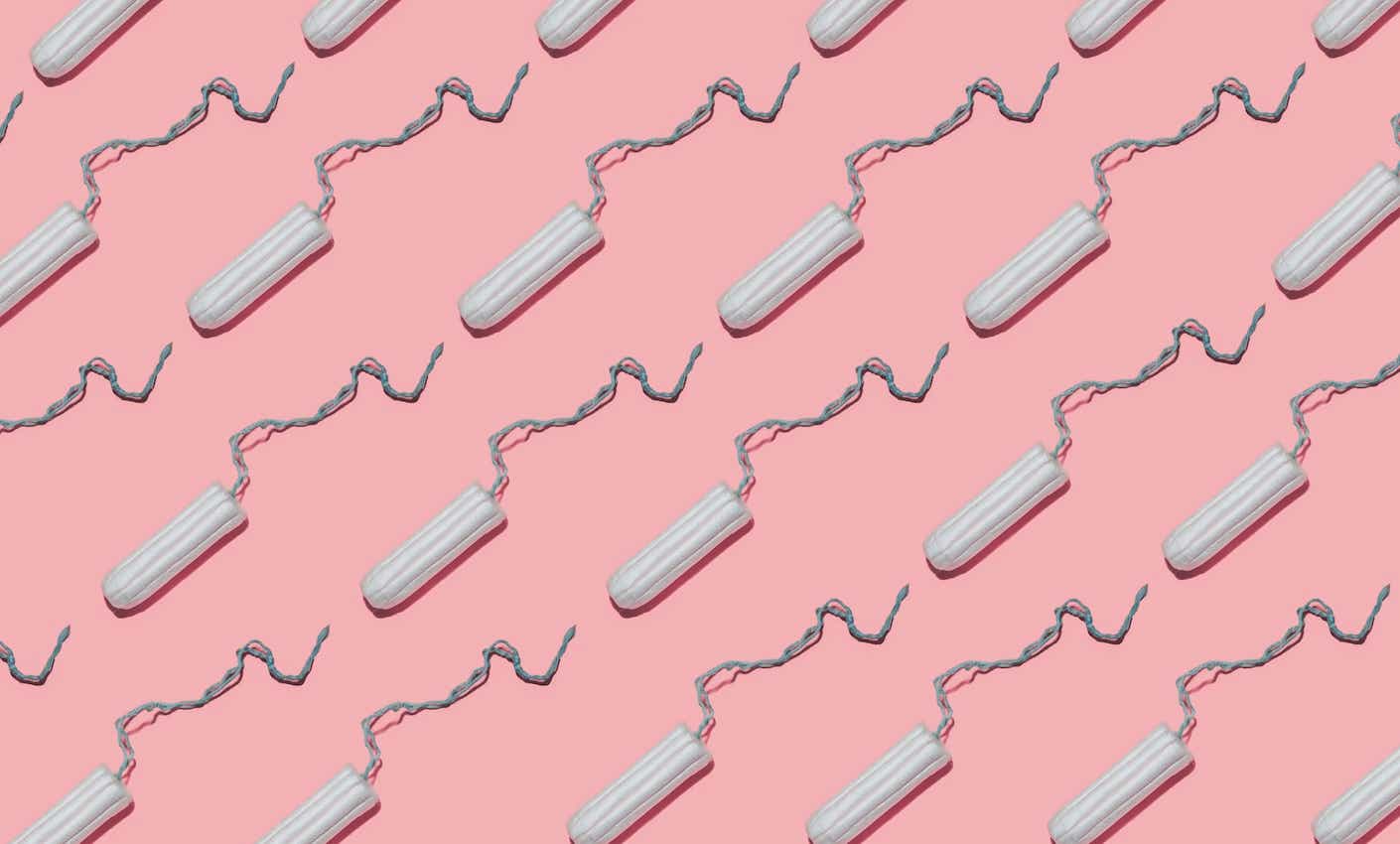wallpaper of tampons on light pink background