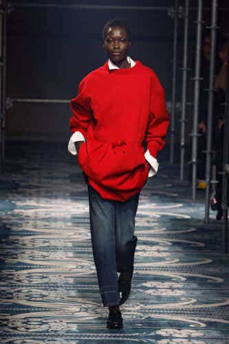 MILAN, ITALY - FEBRUARY 27: A model walks the runway at the Prada fashion show during the Milan Fashion Week - Womenswear Fall/Winter 2025/2026 on February 27, 2025 in Milan, Italy. (Photo by Estrop/Getty Images)
