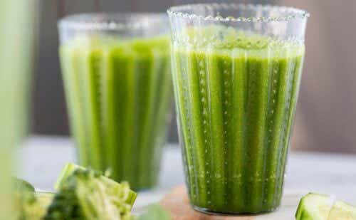 Two cups of blender green juice.