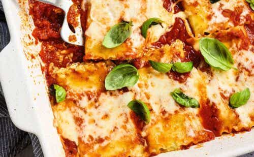 A baking pan of lasagna roll ups.