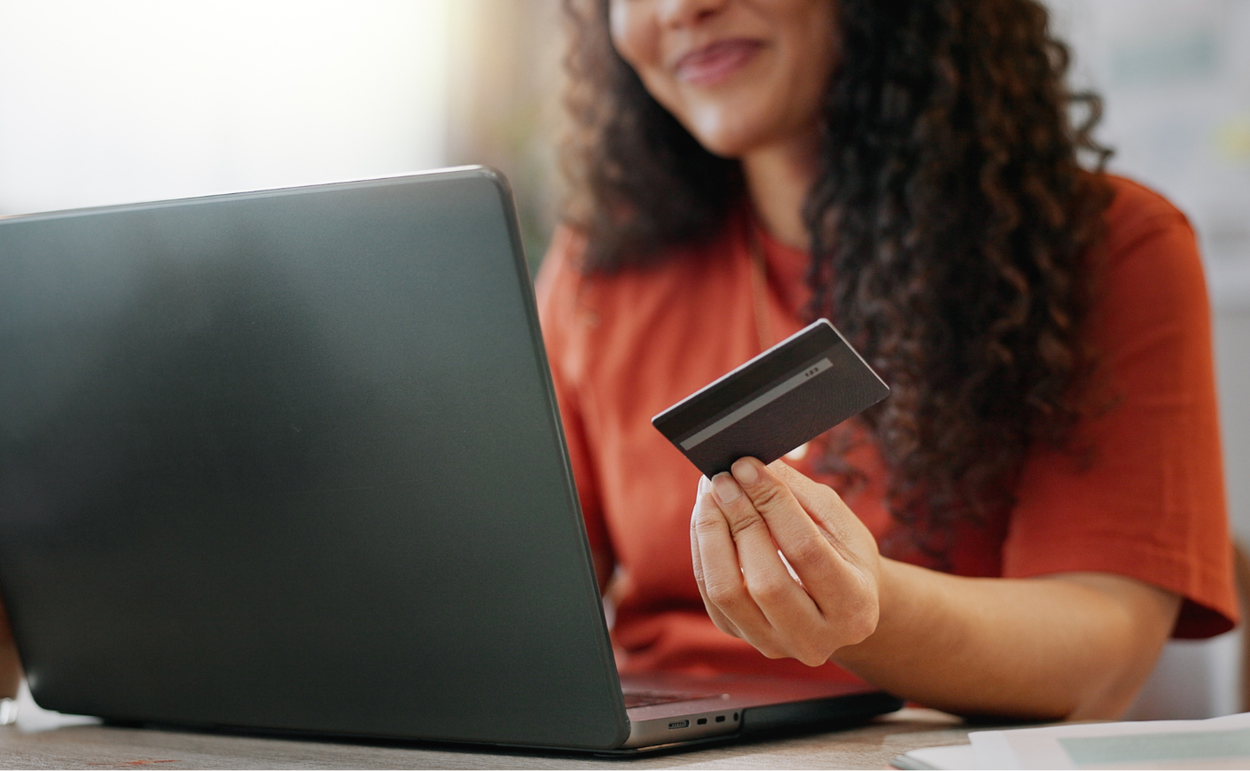 woman online shopping