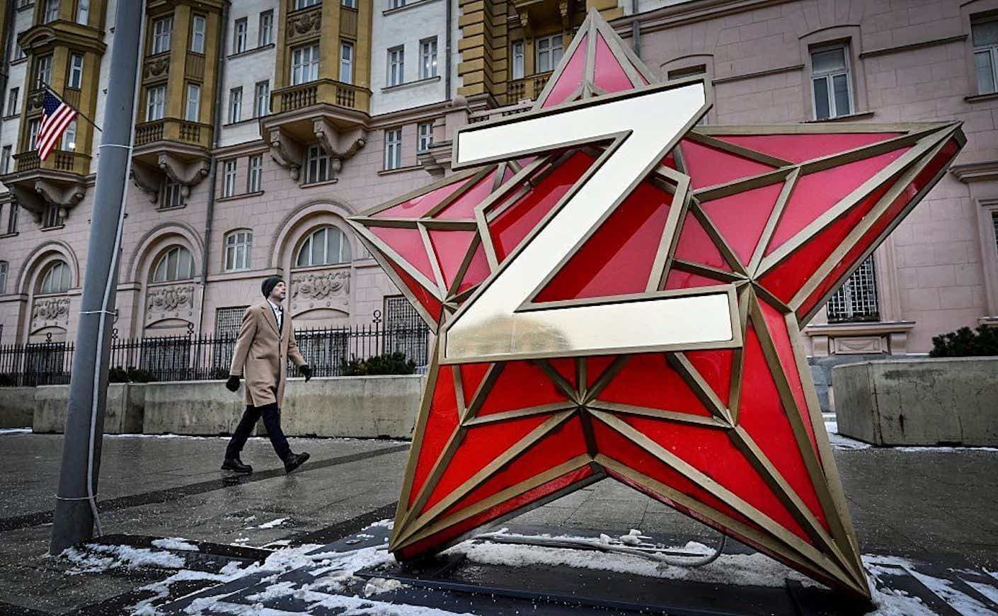 A Kremlin star, bearing a Z letter, on display in front of the U.S. Embassy in Moscow.