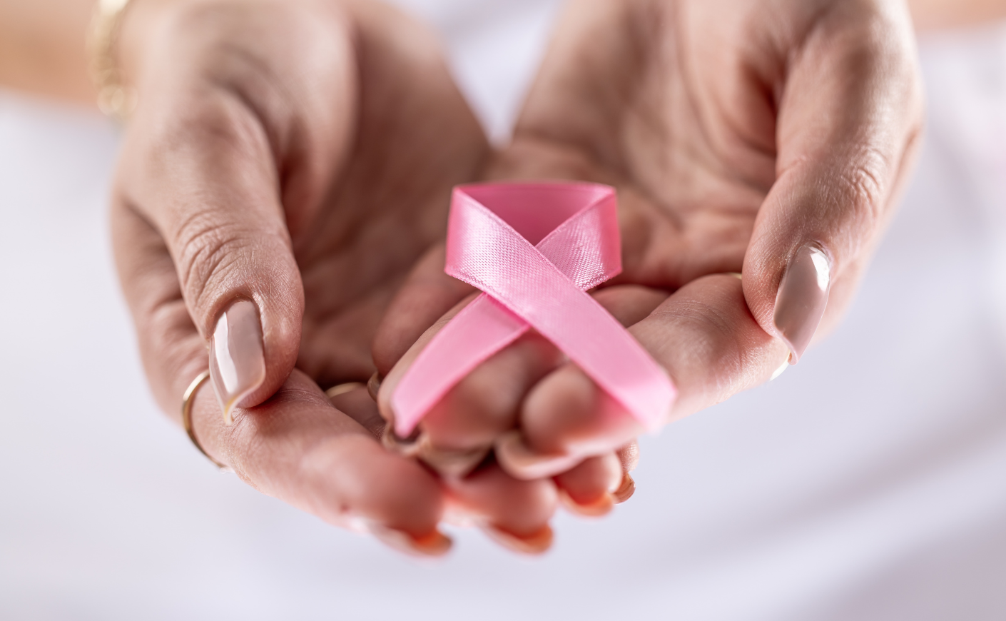 hands holding breast cancer ribbon
