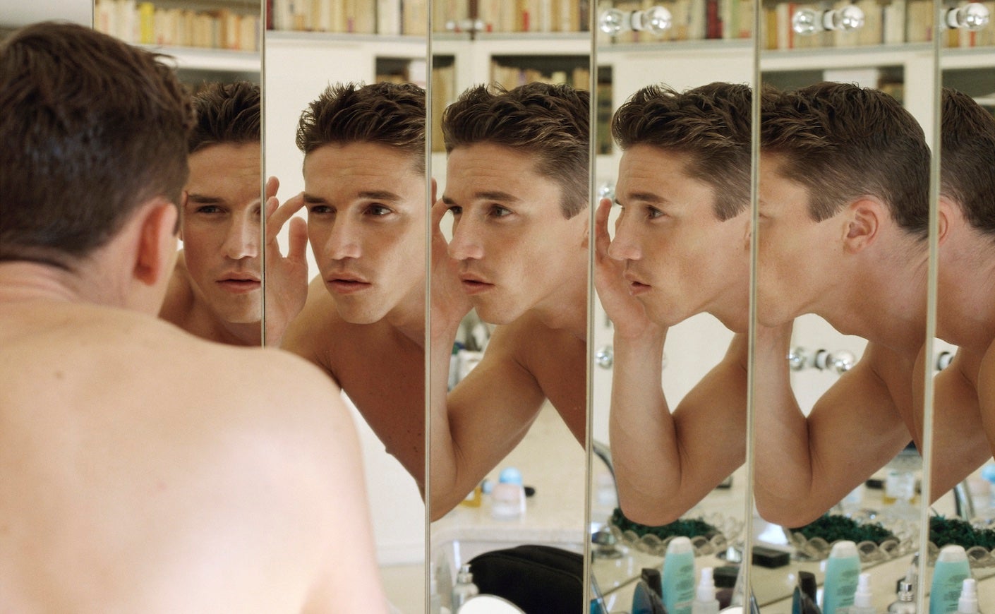 What Is Looksmaxxing? The Viral Trend Reshaping Male Beauty