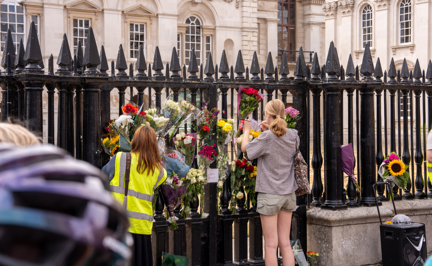 people laying flowers for Jason Arday