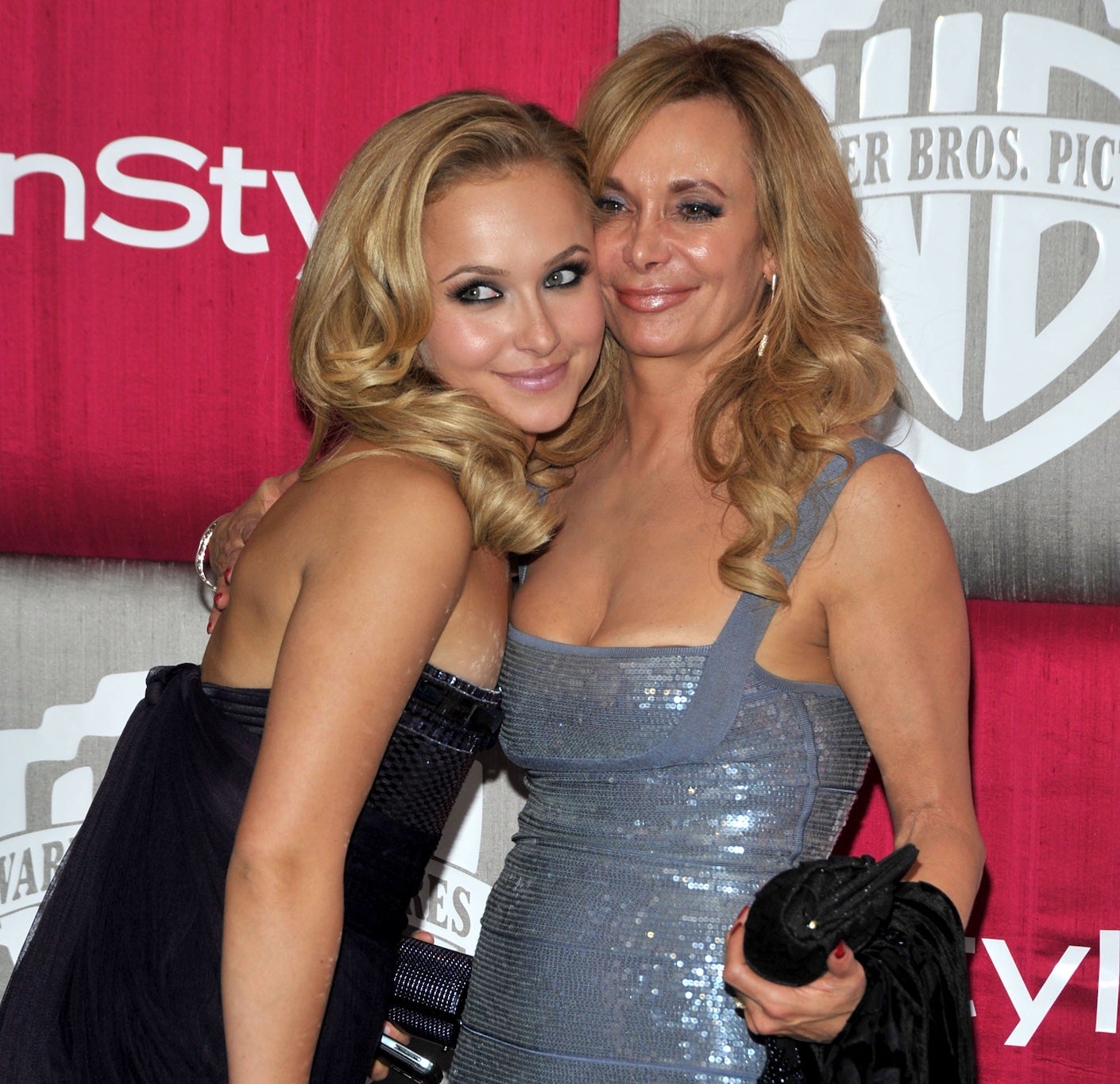 hayden panettiere and her mom smiling on a red carpet