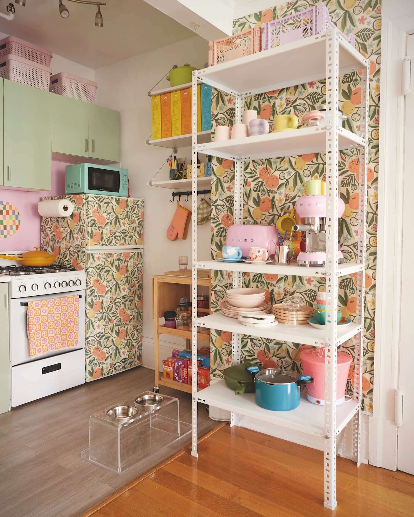 A kitchen decorated in the dopamine design aesthetic.