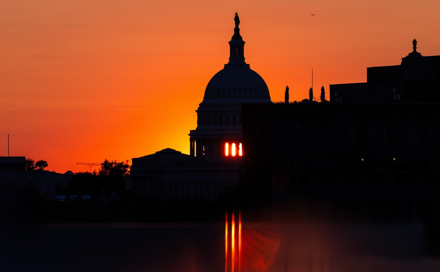 Dramatic photo of the US Capitol at sunset