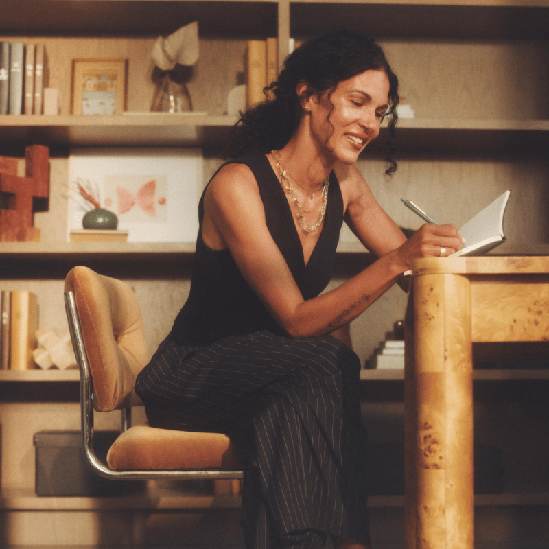 hers woman stitting at a desk